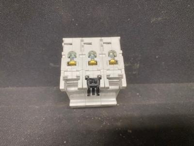 ABB S203-D25 miniatuur-stroomonderbreker, 3-polig, type D, 6/10 kA schakelvermogen, 25 A stroom (2CDS253001R0251), meerkleurig