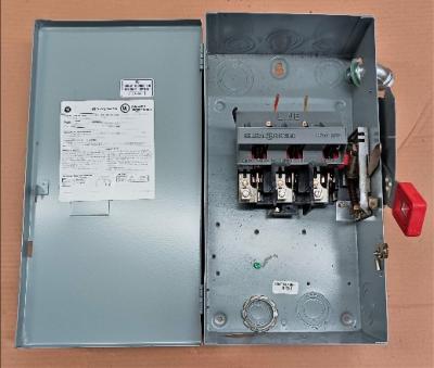 Inside View General Electric THN3362 Heavy Duty Safety Switch