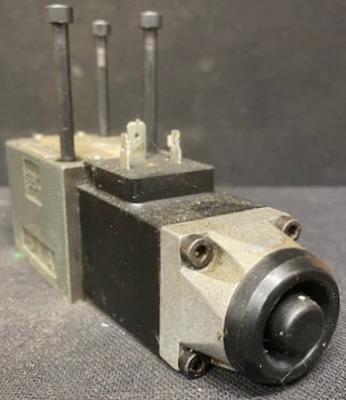 Mannesmann-Rexroth 4WE6UA53/AG24NK4 Hydraulic Valve