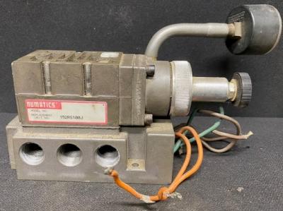 Numatics 152RS100J Pneumatic Regulator Valve on Manifold with Gauge