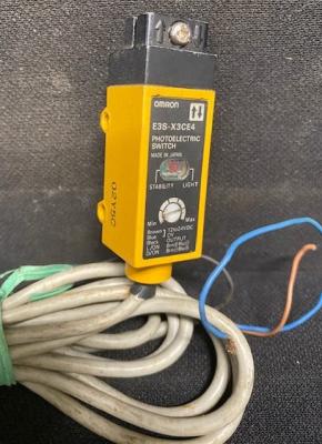 Omron E3S-X3CE4 Photoelectric Switch