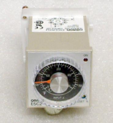 Omron E5C2-R40J Temperature Controller 