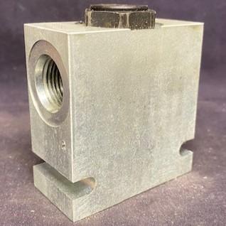 Parker B10-3-8T Valve Base