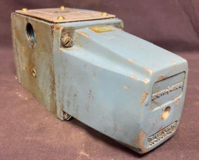 Vickers DG4S4-012A-50 Hydraulic Valve