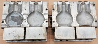 Top Open View Wentworth Mould & Die 20 oz Hour Glass Blow Mold