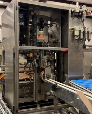 Stretch label machine